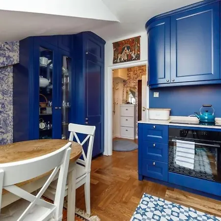 Central, Floor * Warsaw