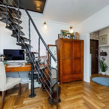 Central, Floor Warsaw