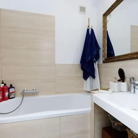 Appartement Central, Floor