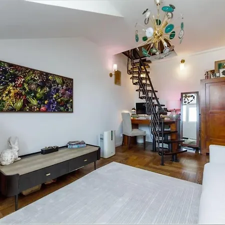 Apartamento Central, Floor Varsóvia