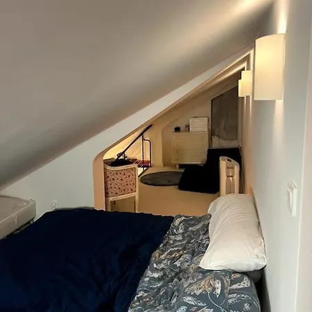 Apartmán Central, Floor Varšava