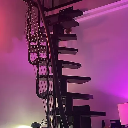 Central, Floor Varšava