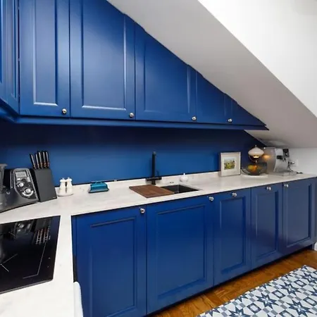 Apartmán Central, Floor Varšava