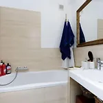 Appartamento Central, Floor